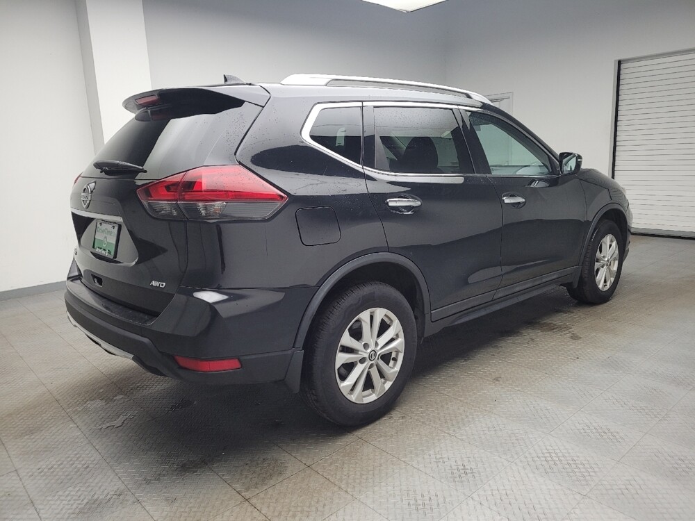 2018 Nissan Rogue in Eastpointe, MI 48021 - 18100935 10