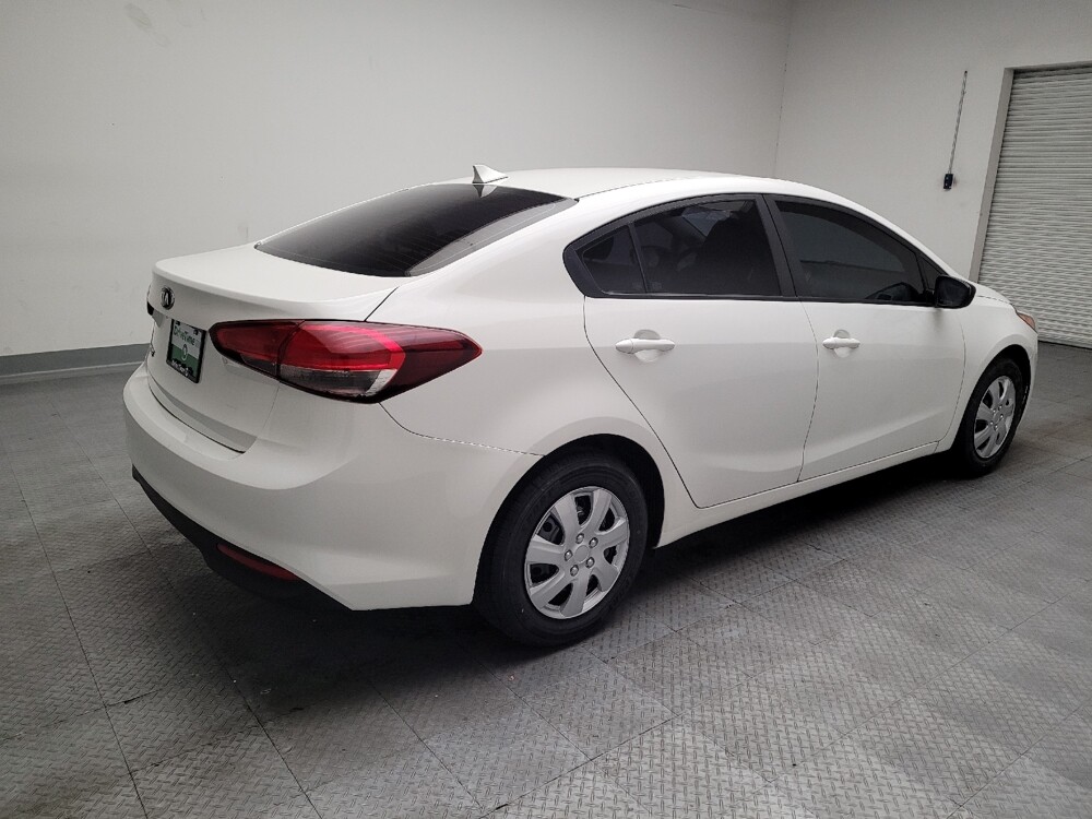 2017 Kia Forte in Fresno, CA 93726 - 18100942 9