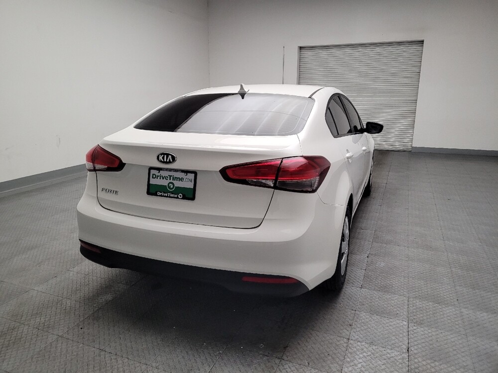 2017 Kia Forte in Fresno, CA 93726 - 18100942 7