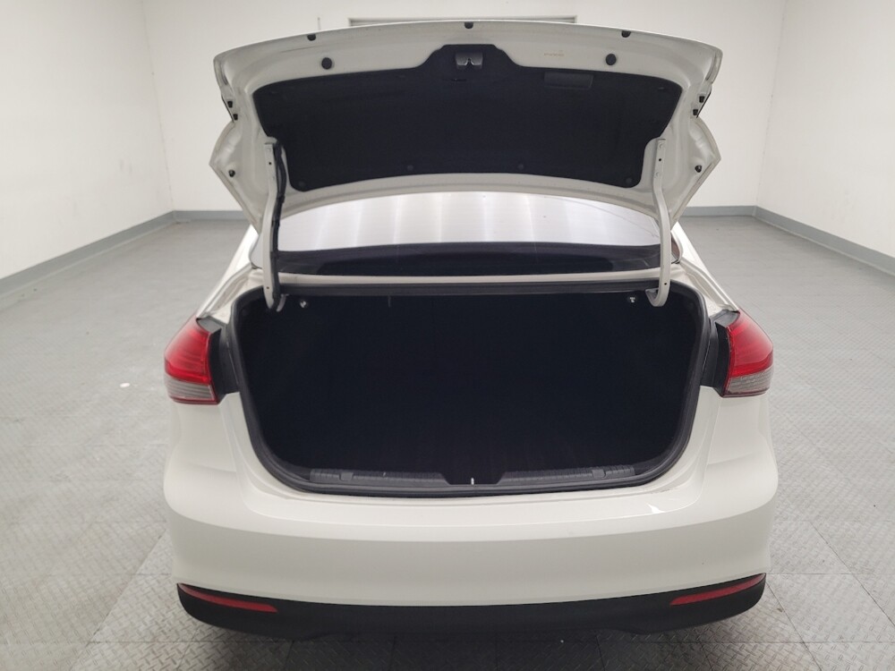 2017 Kia Forte in Fresno, CA 93726 - 18100942 29