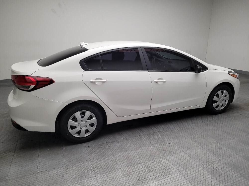 2017 Kia Forte in Fresno, CA 93726 - 18100942 10