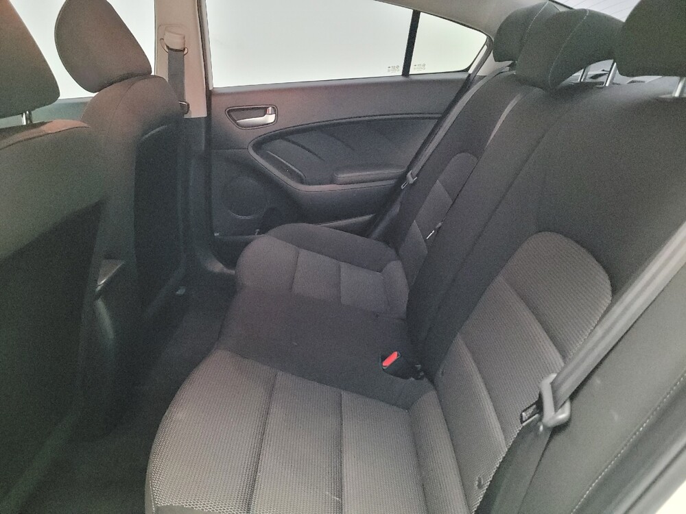 2017 Kia Forte in Fresno, CA 93726 - 18100942 18