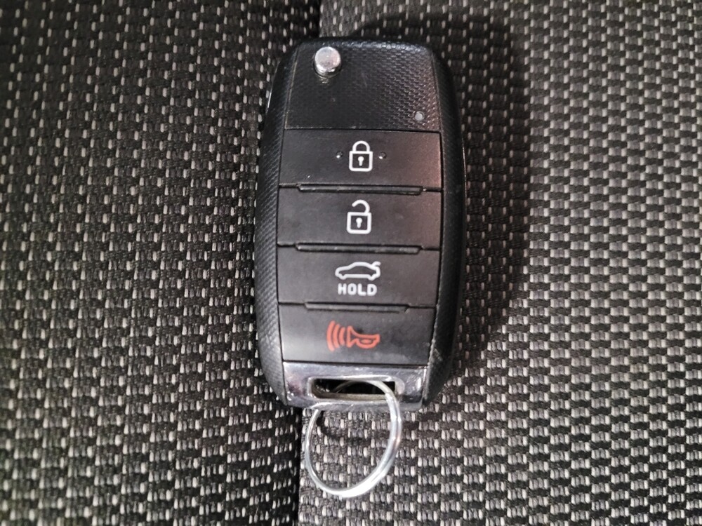 2017 Kia Forte in Fresno, CA 93726 - 18100942 32