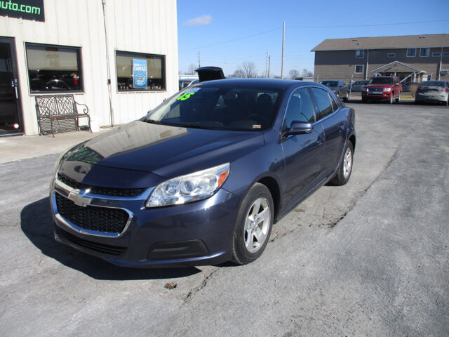 2015 Chevrolet Malibu in Oak Grove, MO 64075 - 18100971