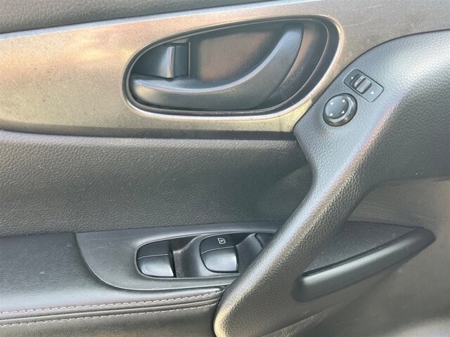 2019 Nissan Rogue Sport in Greenville, SC 29607 - 18100973 29