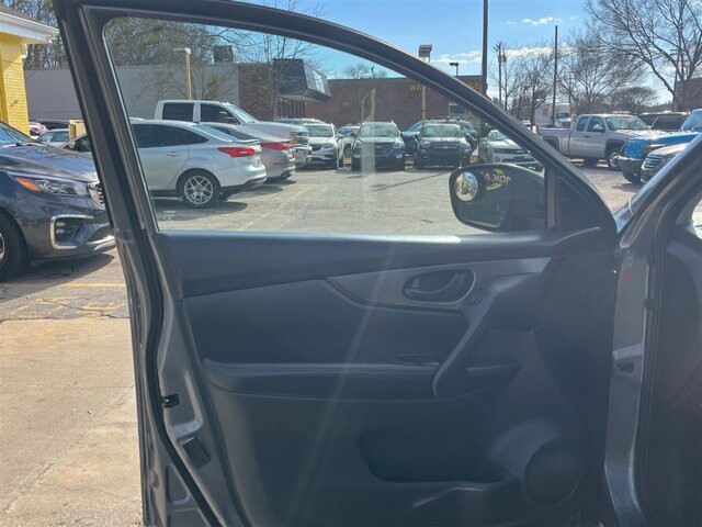 2019 Nissan Rogue Sport in Greenville, SC 29607 - 18100973 28