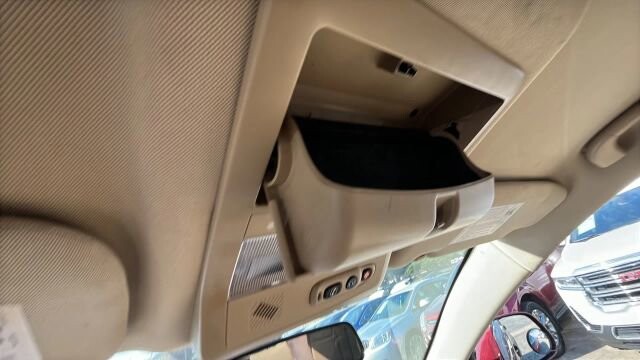 2009 Saturn Vue in Greenville, SC 29607 - 18100975 33