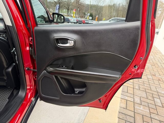 2018 Jeep Compass in Knoxville, TN 37920 - 18100981 9