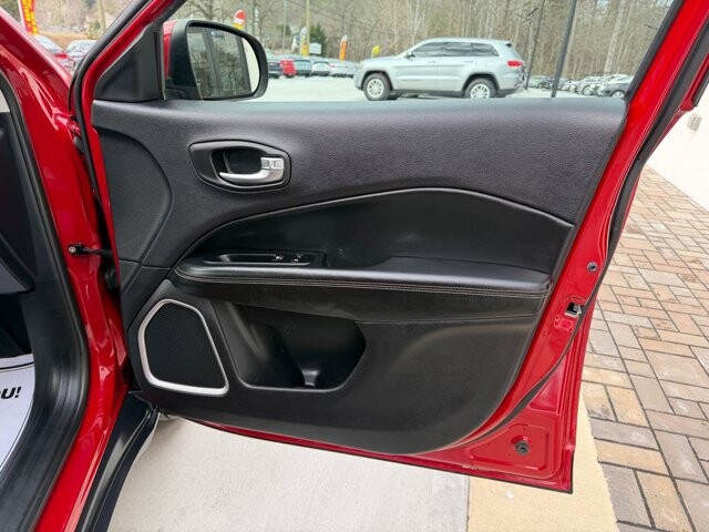 2018 Jeep Compass in Knoxville, TN 37920 - 18100981 10