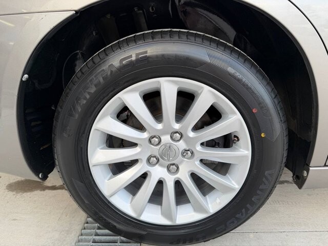 2014 Chrysler 300 in Knoxville, TN 37920 - 18100983 25