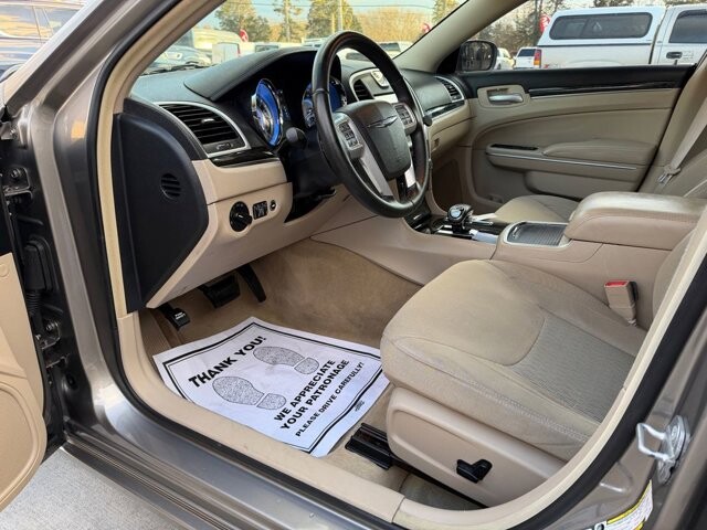 2014 Chrysler 300 in Knoxville, TN 37920 - 18100983 10