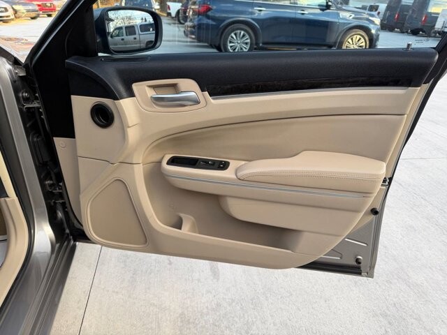 2014 Chrysler 300 in Knoxville, TN 37920 - 18100983 9