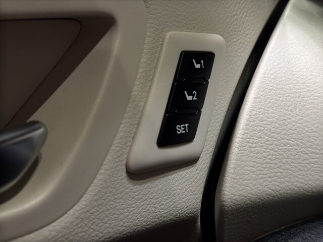 2021 Toyota Sienna in Burlington, WI 53105 - 18101022 41