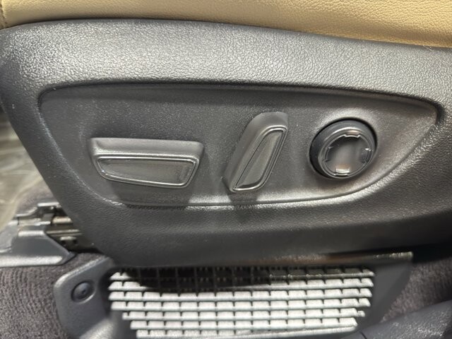 2021 Toyota Sienna in Burlington, WI 53105 - 18101022 21