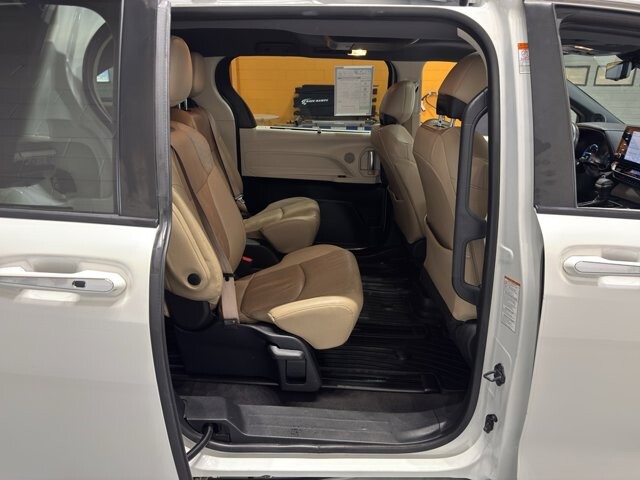 2021 Toyota Sienna in Burlington, WI 53105 - 18101022 24