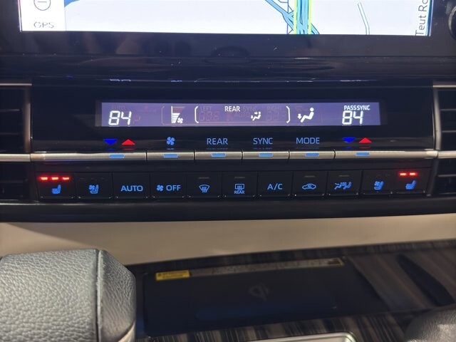 2021 Toyota Sienna in Burlington, WI 53105 - 18101022 38