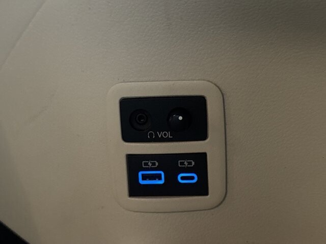 2021 Toyota Sienna in Burlington, WI 53105 - 18101022 26