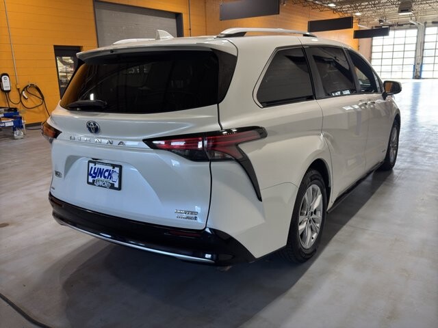 2021 Toyota Sienna in Burlington, WI 53105 - 18101022 5
