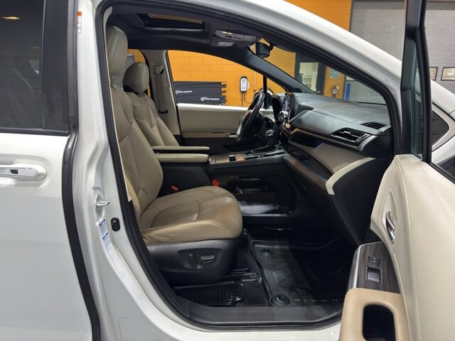 2021 Toyota Sienna in Burlington, WI 53105 - 18101022 23