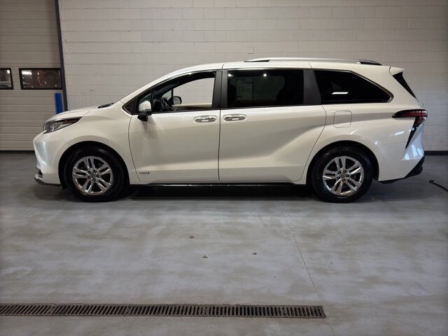2021 Toyota Sienna in Burlington, WI 53105 - 18101022 2