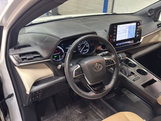 2021 Toyota Sienna in Burlington, WI 53105 - 18101022 22