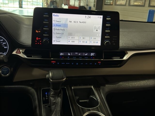 2021 Toyota Sienna in Burlington, WI 53105 - 18101022 35