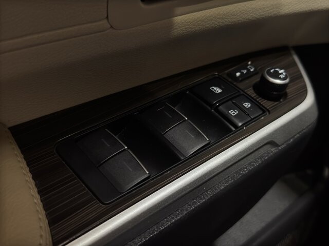 2021 Toyota Sienna in Burlington, WI 53105 - 18101022 42