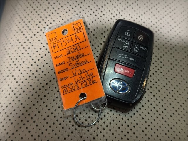 2021 Toyota Sienna in Burlington, WI 53105 - 18101022 49