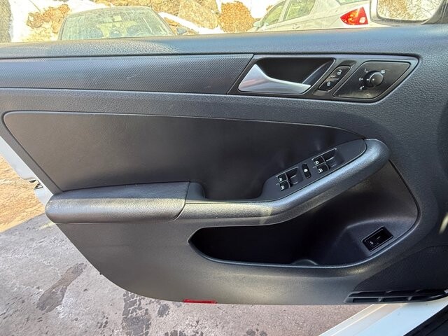 2012 Volkswagen Jetta in Pottsville, PA 17901 - 18101028 19