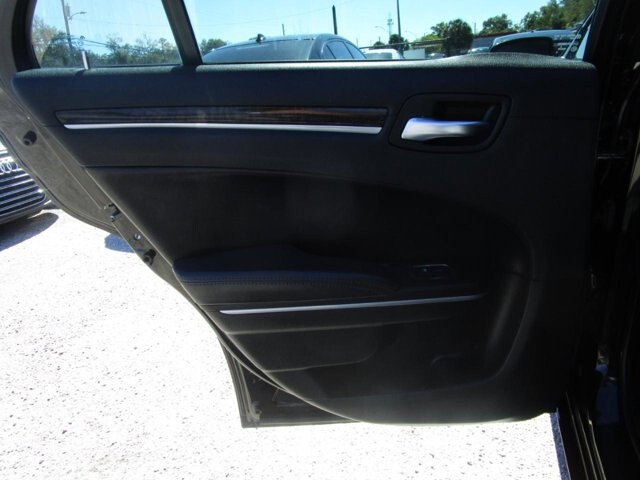 2019 Chrysler 300 in Tampa, FL 33604-6914 - 18101032 16