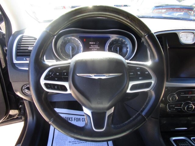 2019 Chrysler 300 in Tampa, FL 33604-6914 - 18101032 4