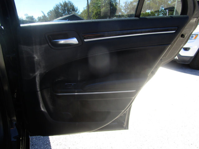 2019 Chrysler 300 in Tampa, FL 33604-6914 - 18101032 17