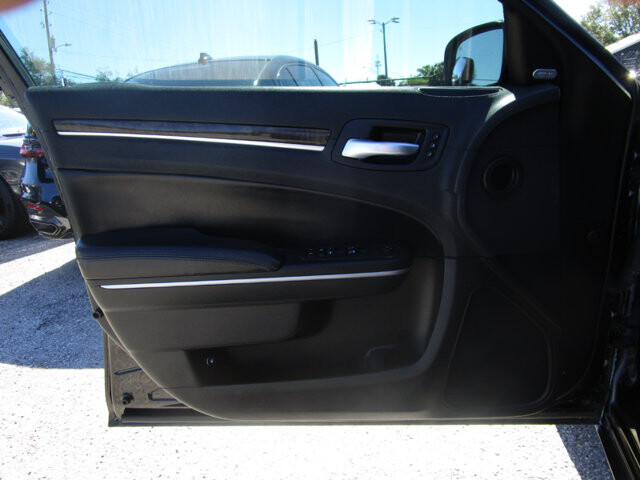 2019 Chrysler 300 in Tampa, FL 33604-6914 - 18101032 14