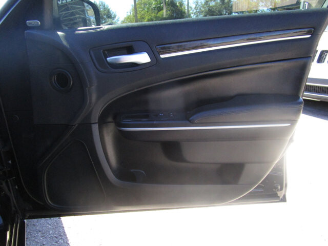 2019 Chrysler 300 in Tampa, FL 33604-6914 - 18101032 15