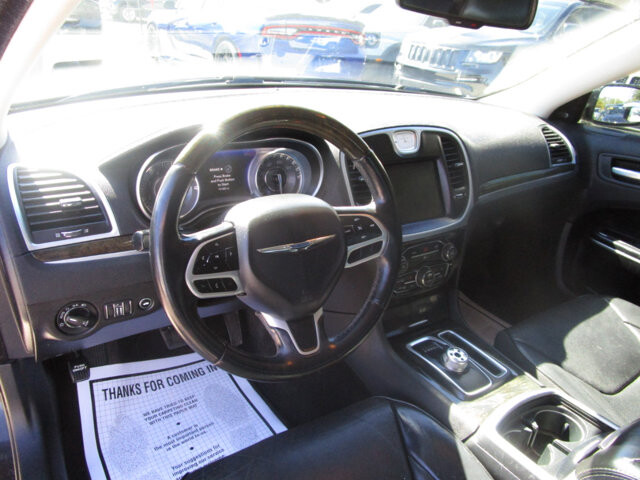 2019 Chrysler 300 in Tampa, FL 33604-6914 - 18101032 11