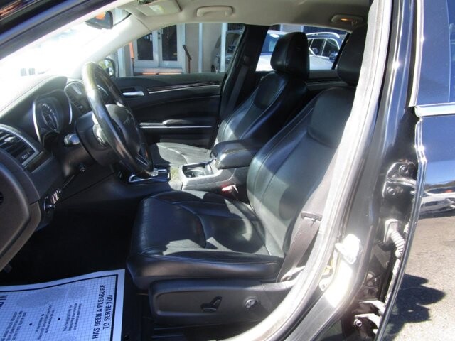 2019 Chrysler 300 in Tampa, FL 33604-6914 - 18101032 7