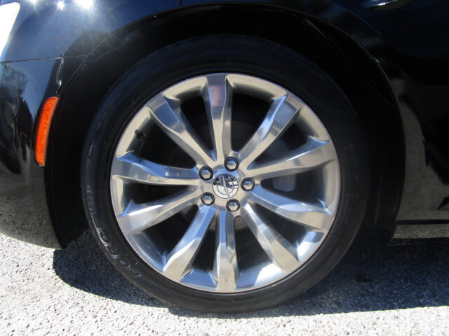 2019 Chrysler 300 in Tampa, FL 33604-6914 - 18101032 18