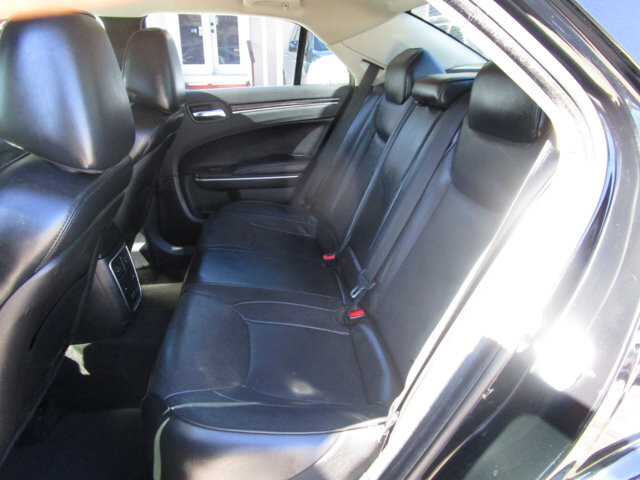 2019 Chrysler 300 in Tampa, FL 33604-6914 - 18101032 9