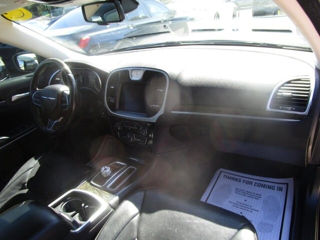 2019 Chrysler 300 in Tampa, FL 33604-6914 - 18101032 10