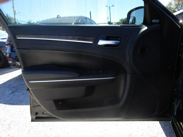 2019 Chrysler 300 in Tampa, FL 33604-6914 - 18101032 14