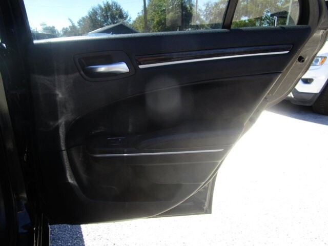 2019 Chrysler 300 in Tampa, FL 33604-6914 - 18101032 17