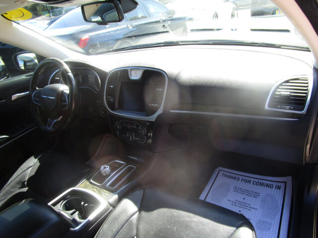 2019 Chrysler 300 in Tampa, FL 33604-6914 - 18101032 10