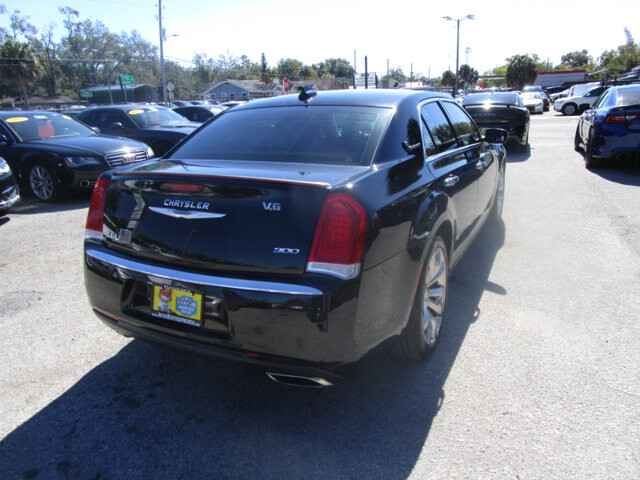 2019 Chrysler 300 in Tampa, FL 33604-6914 - 18101032 21