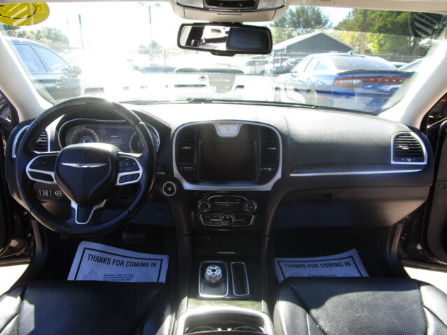 2019 Chrysler 300 in Tampa, FL 33604-6914 - 18101032 3