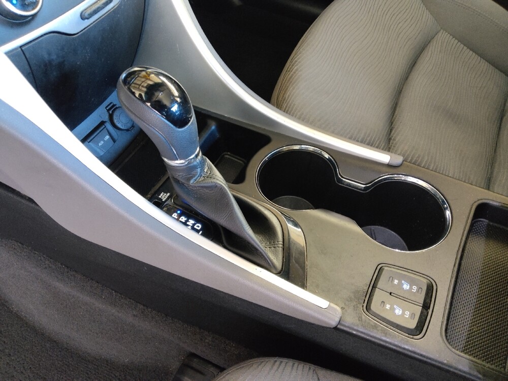 2015 Hyundai Sonata in Morrow, GA 30260 - 18101050 26