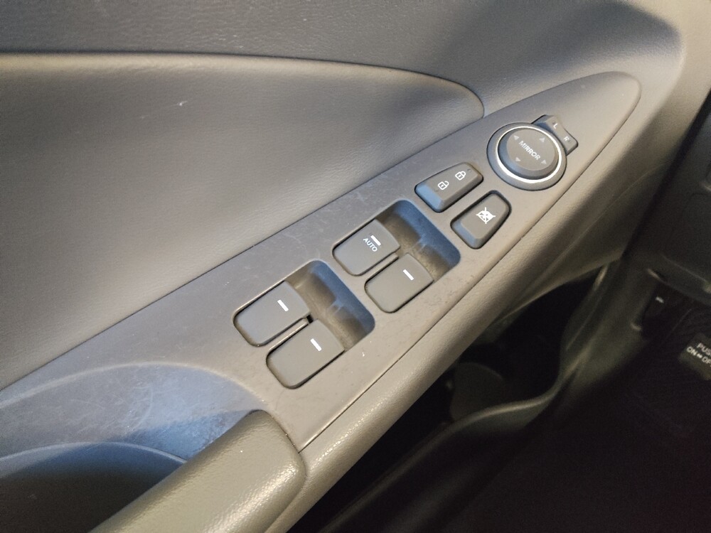 2015 Hyundai Sonata in Morrow, GA 30260 - 18101050 27