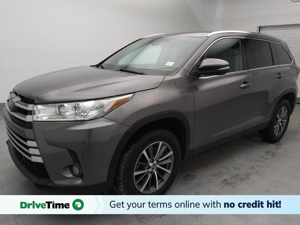 2019 Toyota Highlander in Springfield, MO 65807 - 18101058