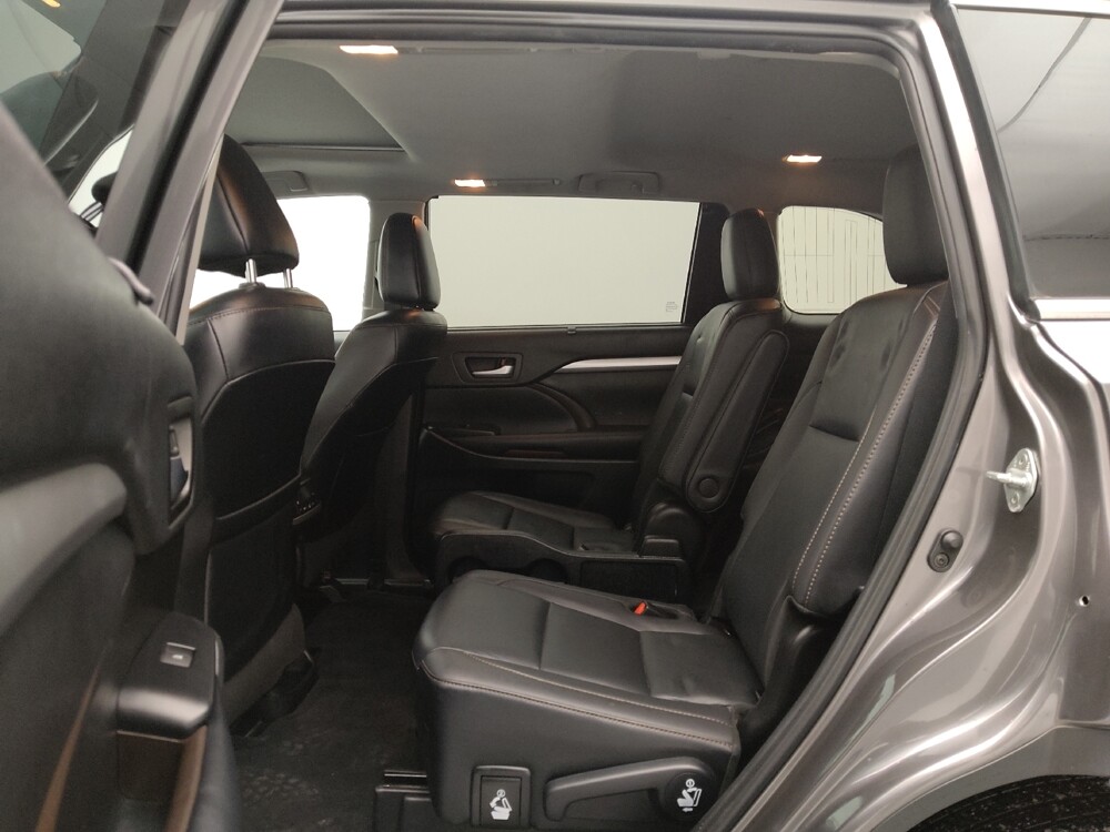 2019 Toyota Highlander in Springfield, MO 65807 - 18101058 18