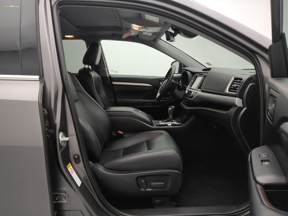 2019 Toyota Highlander in Springfield, MO 65807 - 18101058 21