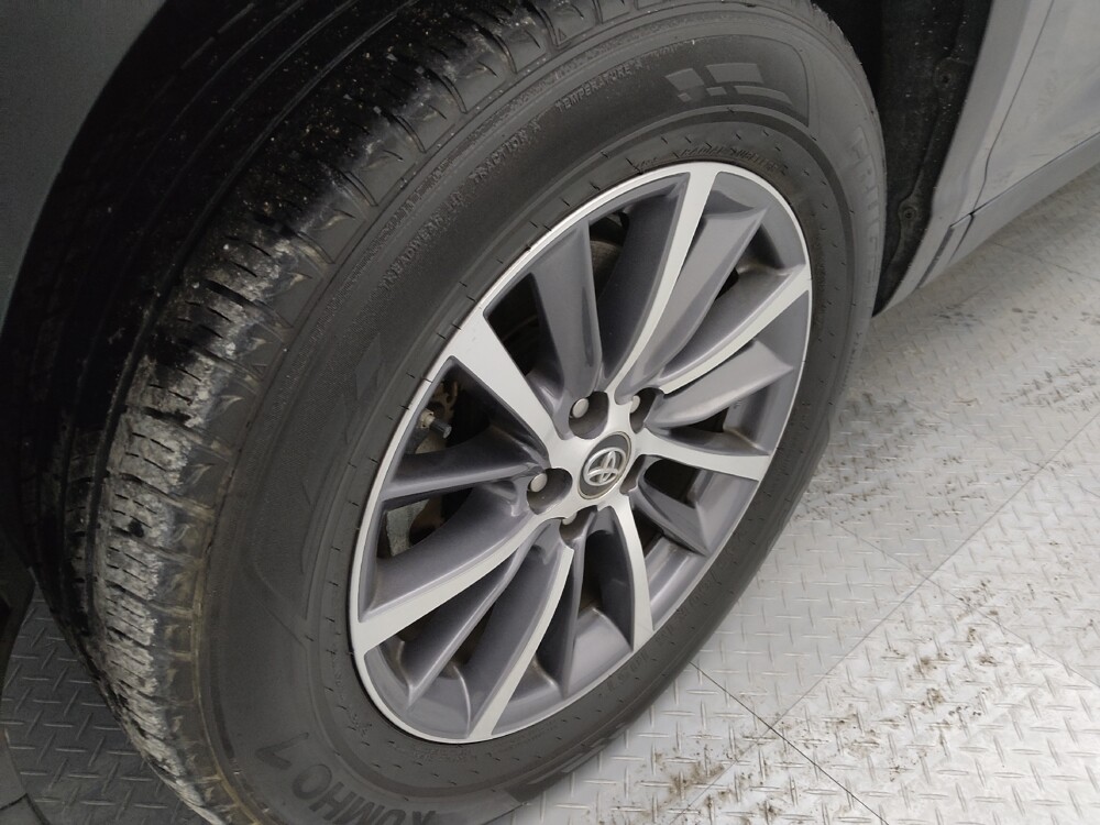 2019 Toyota Highlander in Springfield, MO 65807 - 18101058 31